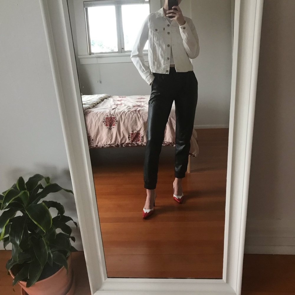 LEVI’S | white cropped jean jacket